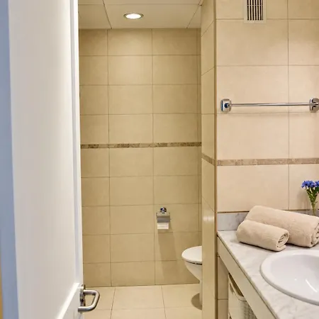 Central Apartment Ocean Breeze *