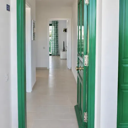 Central Apartment Ocean Breeze