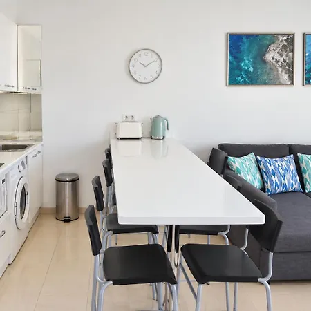 Central Apartment Ocean Breeze *